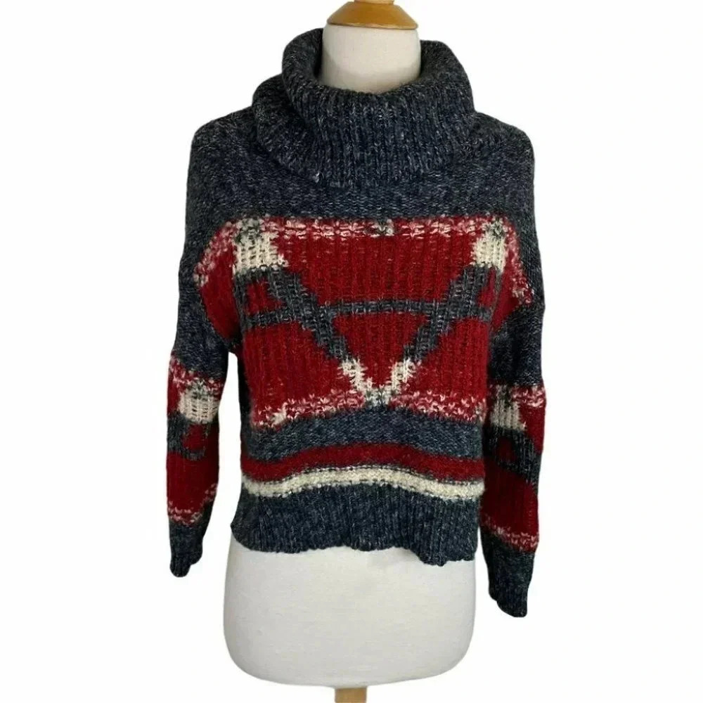 Forever 21 S black red Aztec Boho print‎ Turtleneck Cropped Sweater